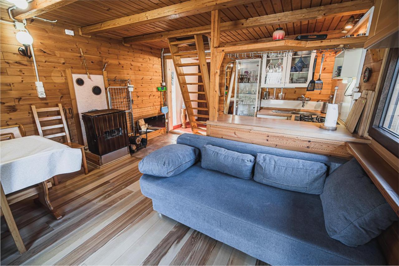 Wooden Cabin Zurej With Hot Tub Bukovje v Babni Gori Bagian luar foto