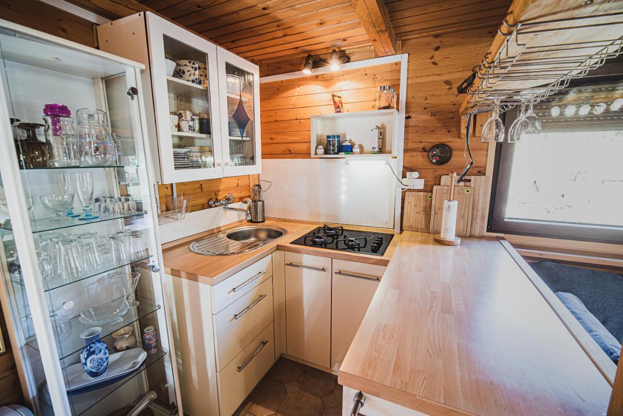 Wooden Cabin Zurej With Hot Tub Bukovje v Babni Gori Bagian luar foto