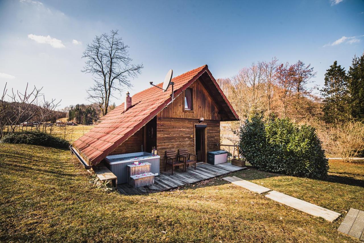 Wooden Cabin Zurej With Hot Tub Bukovje v Babni Gori Bagian luar foto