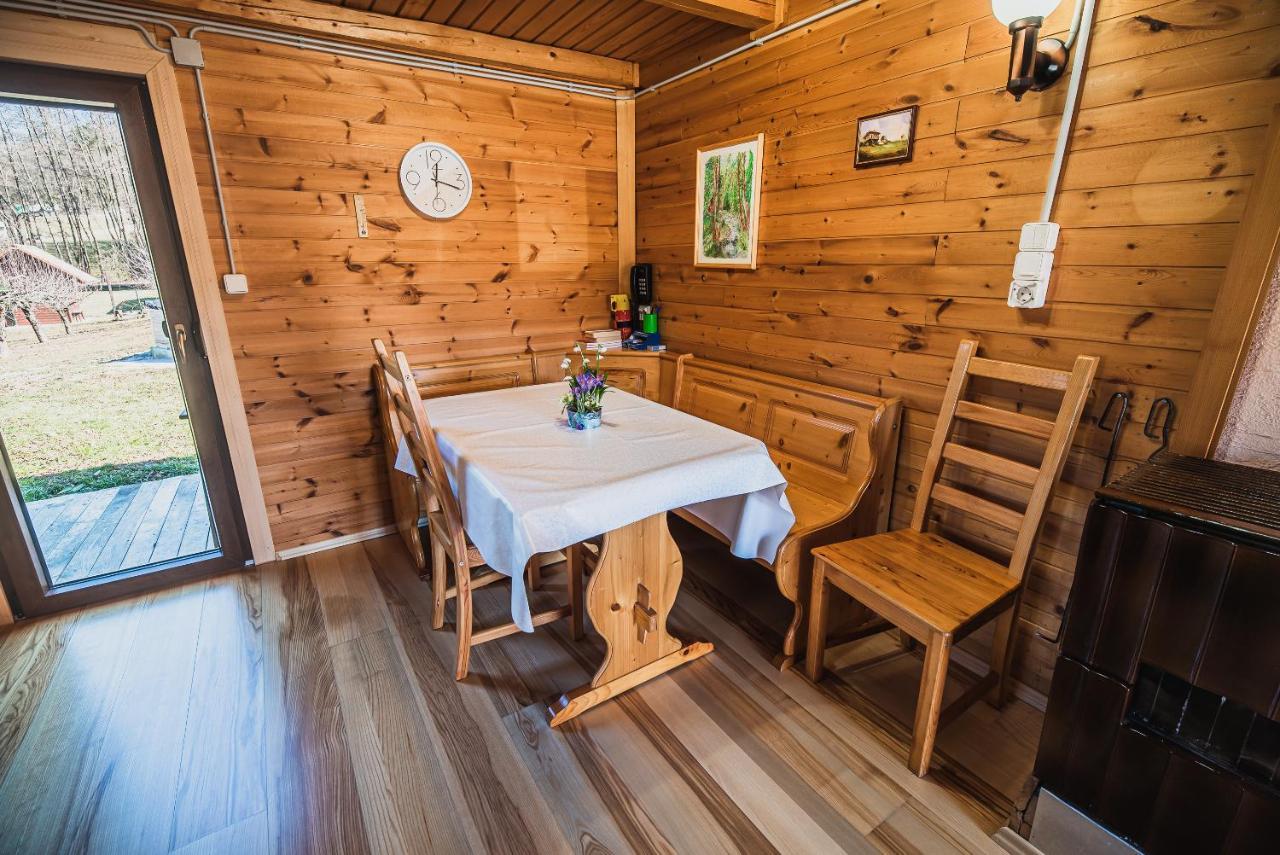Wooden Cabin Zurej With Hot Tub Bukovje v Babni Gori Bagian luar foto