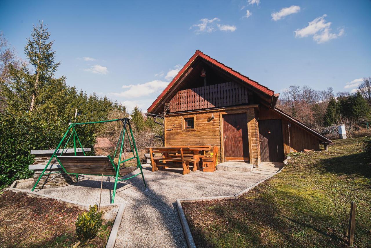 Wooden Cabin Zurej With Hot Tub Bukovje v Babni Gori Bagian luar foto