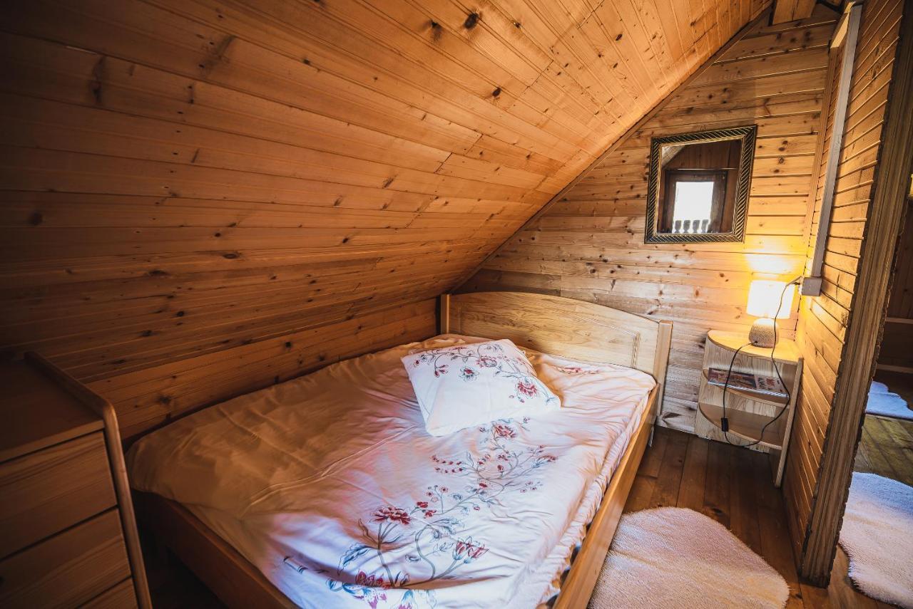 Wooden Cabin Zurej With Hot Tub Bukovje v Babni Gori Bagian luar foto