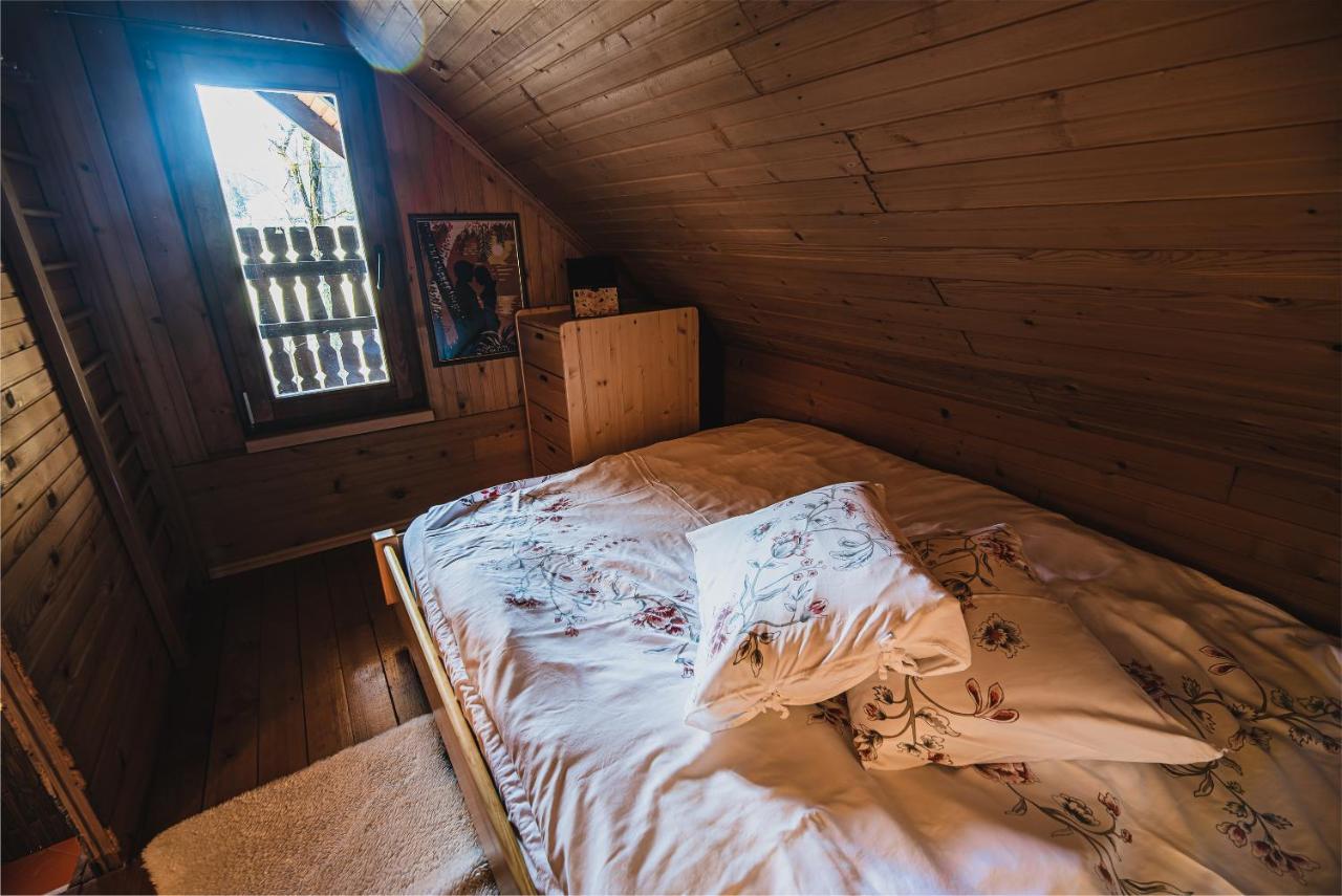 Wooden Cabin Zurej With Hot Tub Bukovje v Babni Gori Bagian luar foto