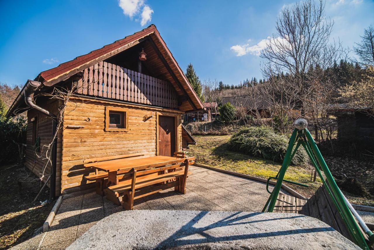 Wooden Cabin Zurej With Hot Tub Bukovje v Babni Gori Bagian luar foto