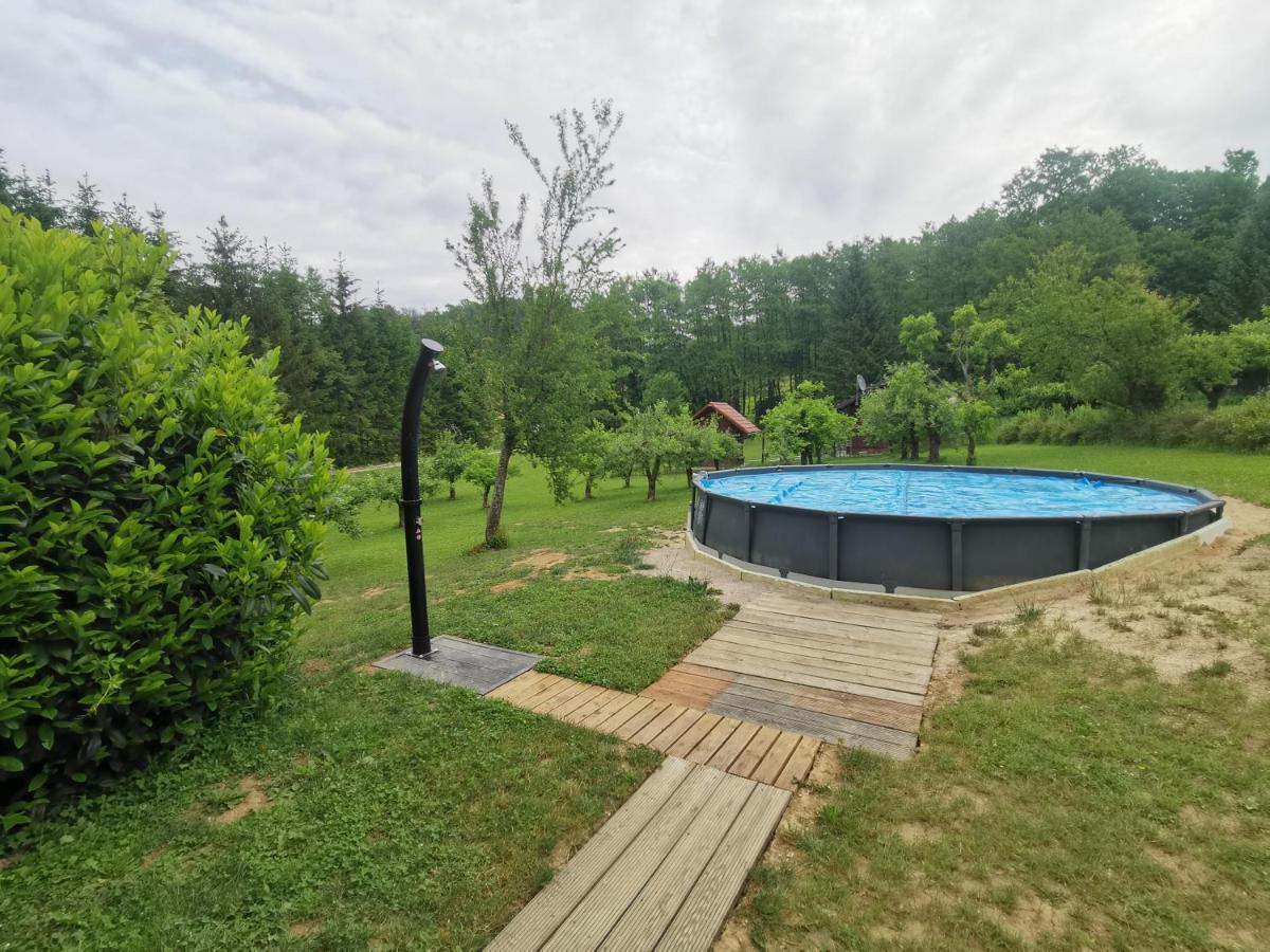 Wooden Cabin Zurej With Hot Tub Bukovje v Babni Gori Bagian luar foto